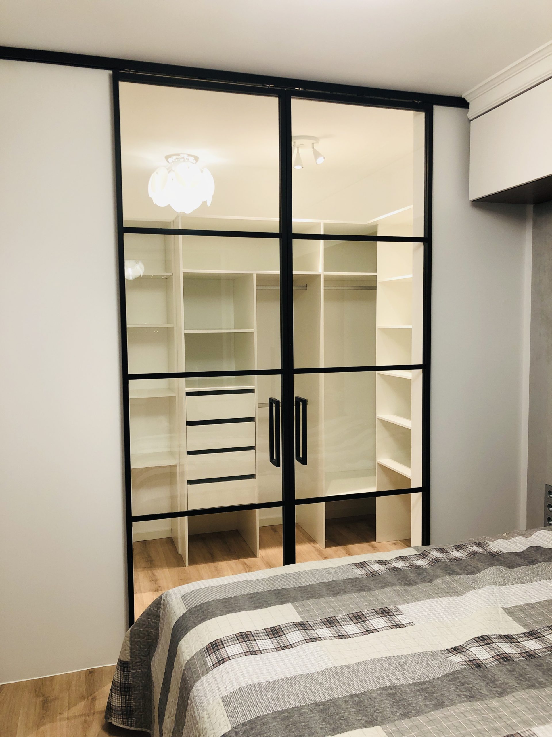 Гардеробная в ЖК Magnifika Lifestyle UGOL90